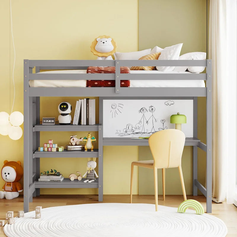 Letto soppalcato in legno con mensole, scrivania e lavagna